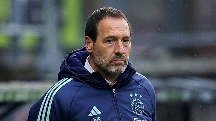 FOREVER IN OUR HEARTS: A 60 years old Ajax Amsterdam head coach, John van ‘t Schip was involved in a terrible car accident just now which……..read more….