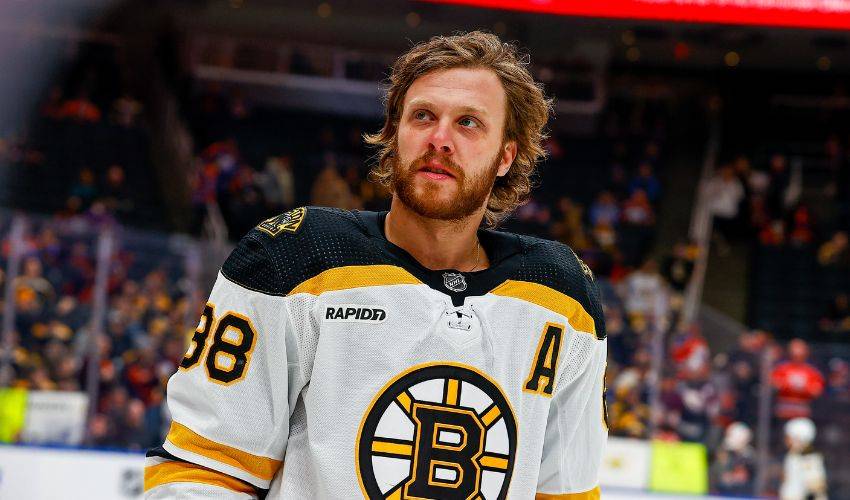 OF David Pastrňák announcement that he is leaving Boston Bruins Now another significant issue for team…..