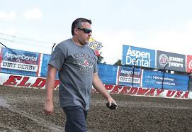 Tony Stewart stood in front of a packed house at Eldora Speedway, his heart swelling with pride……….