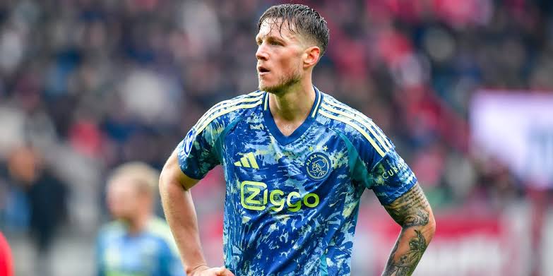 VERTREKT: Aanvaller Wout Weghorst dreigt Ajax te verlaten als hier niets aan wordt gedaan!